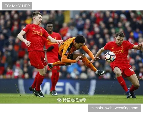 狼队五后卫密集防守限制红军渗透,反击中长传找身后成制胜法宝 狼队五后卫密集防守限制红军渗透,反击中长传找身后成制胜法宝